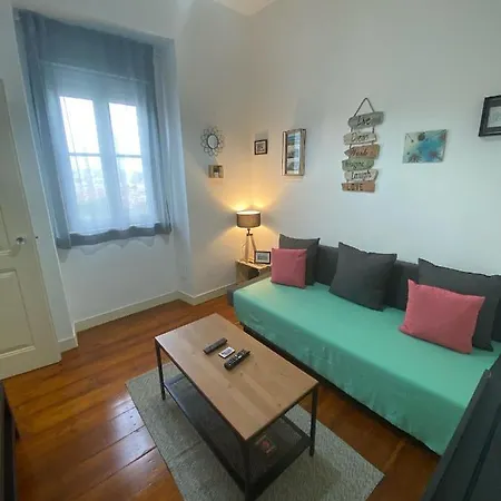 Pedro Surf Shelter ליסבון