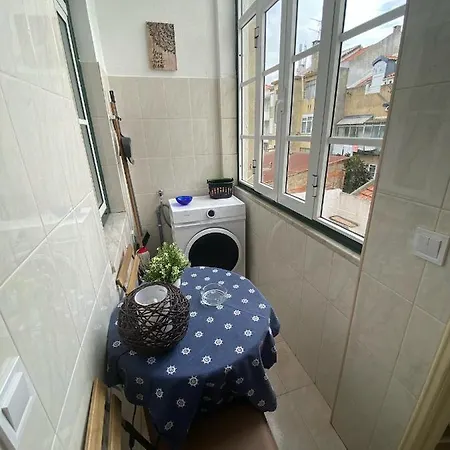 Pedro Surf Shelter ליסבון