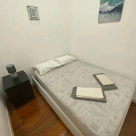 Pedro Surf Shelter Lizbona