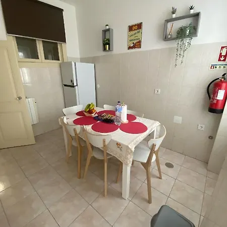 Pedro Surf Shelter * Lissabon